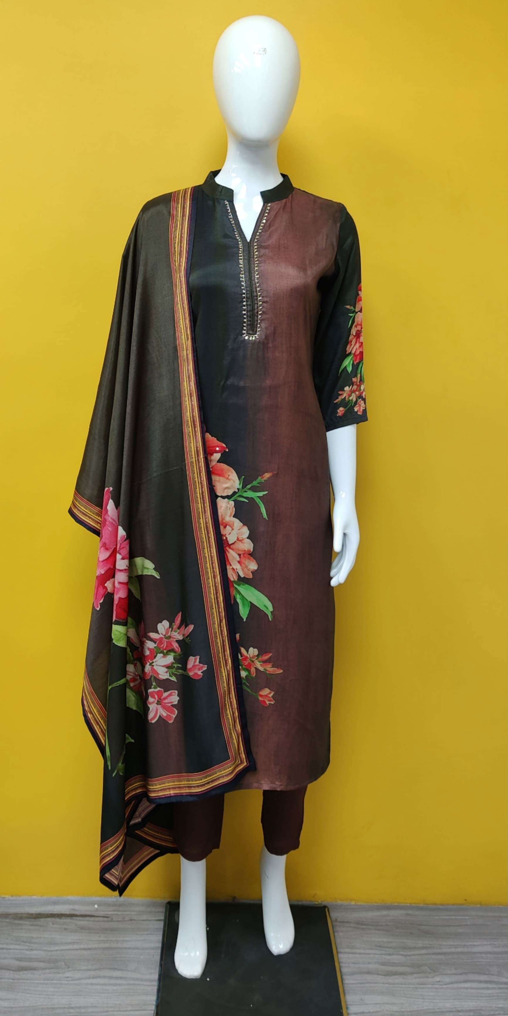 BEMITEX INDIA PRESENTS PURE MUSLIN WITH DIGITAL PRINT & PURE HANDWORK READYMADE 3 PIECE SUIT WHOLESALE SHOP IN SURAT